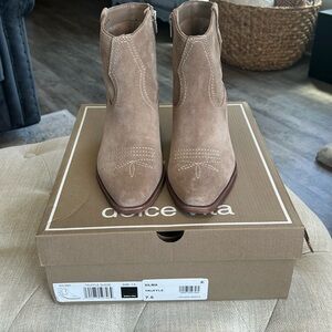 Dolce Vita boots